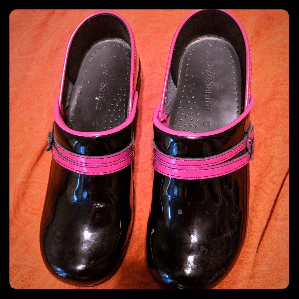 Sanita black and fuschia Danish Koi clogs